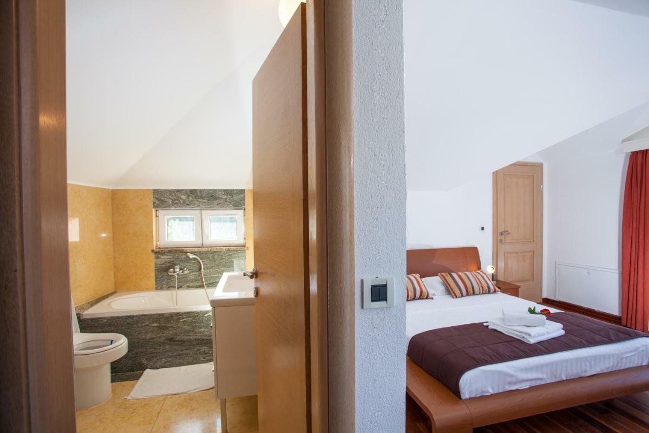 Villa Luce Mit Pool Makarska Oda fotoğraf
